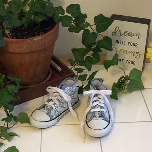 ‘Kidgets’ Slate Blue/White Lace Design Hi-Top Sneakers